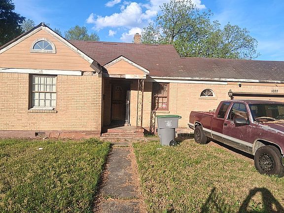2nd image of 1022 Hudson St