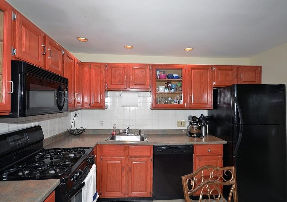 1st image of 60 Edgelawn Ave APT 6