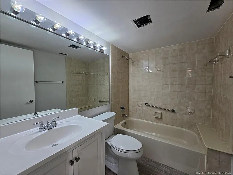 2114 SW Silver Pine Way #121-F1 — Photo 17