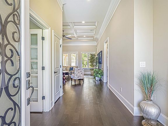 5th image of 2048 Woodburn Dr