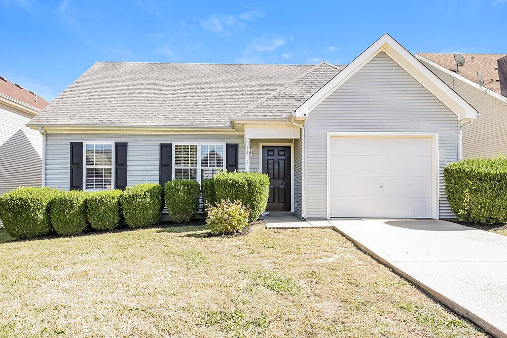 3 bed, 2.0 bath, 1072 sqft, $1,795 — Photo 1