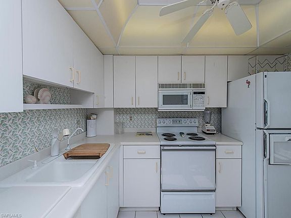 4th image of 380 Seaview Ct APT 612