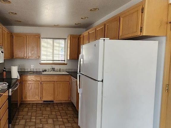 5th image of 2262 Ironwood St