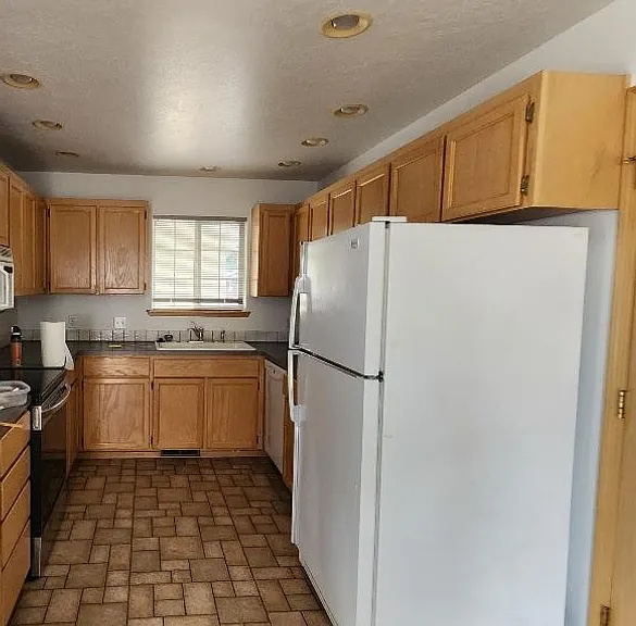 2262 Ironwood St — Photo 5