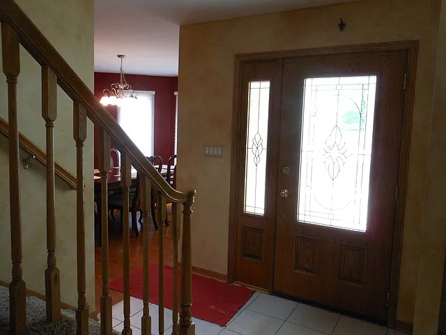 706 Czacki St photo 1