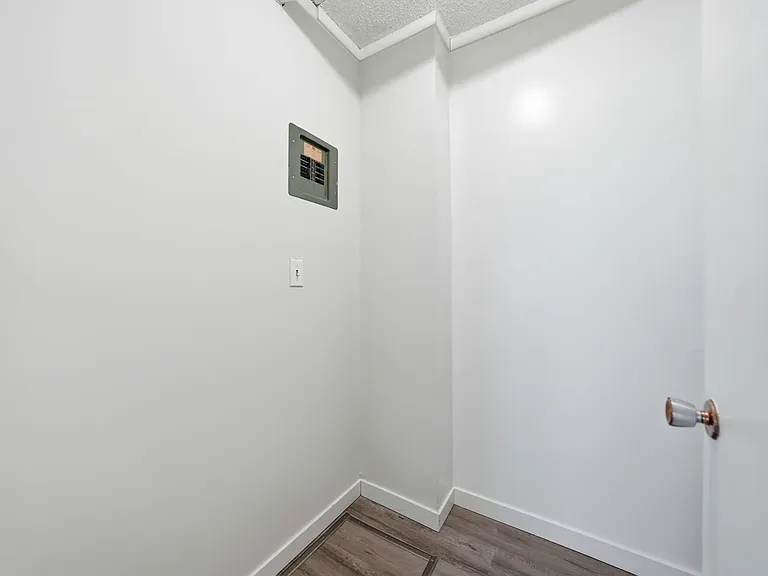 27 Vaughn St — Photo 17