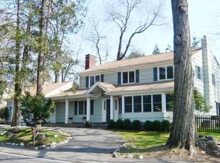 100 Wesskum Wood Rd, Old Greenwich, CT 06870