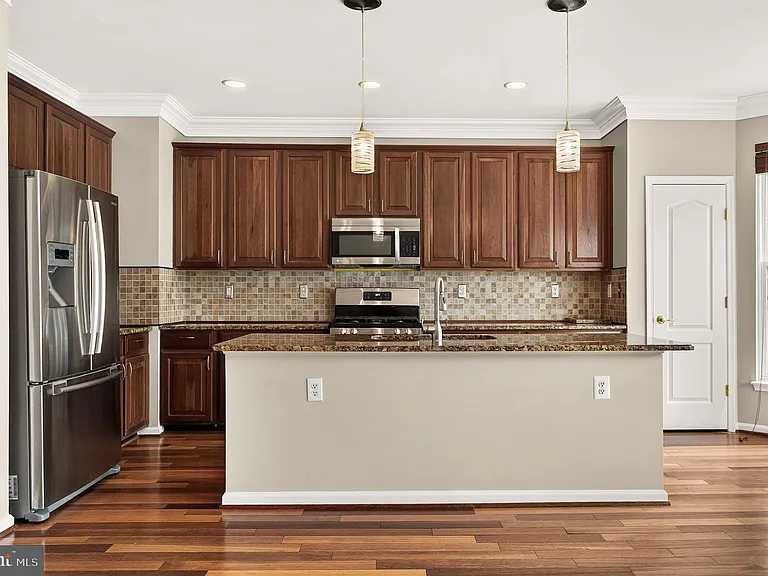 6805 Oregano Ln — Photo 25
