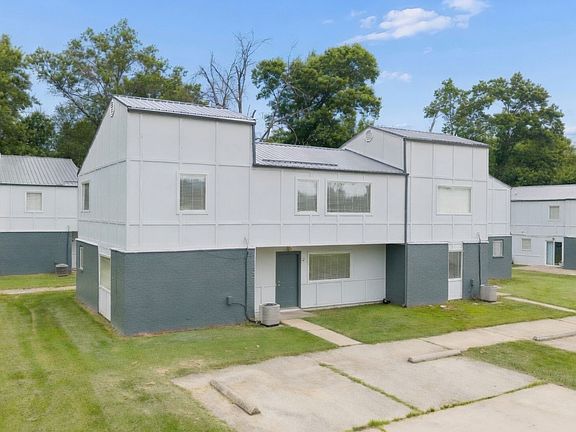 3rd image of 1221 W Breckenridge Dr APT 3