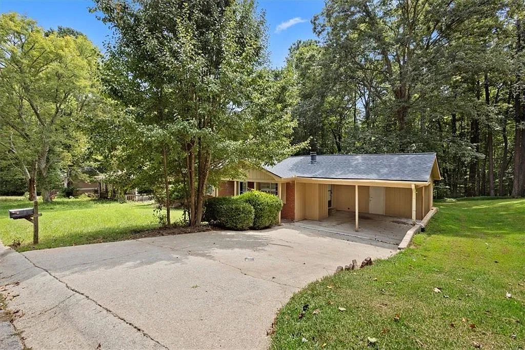 3 bed, 2.0 bath, 1150 sqft, $1,665 — Photo 4