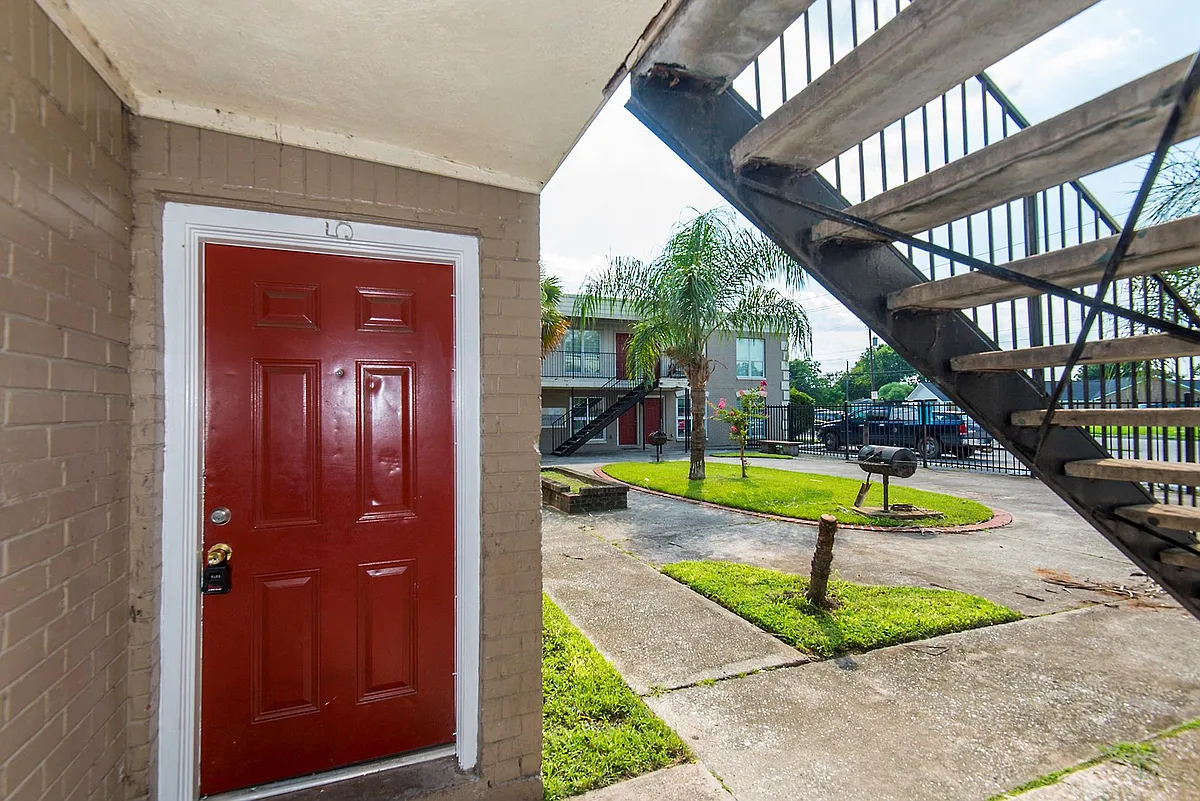 Building Photo - 6810 Westover St #9