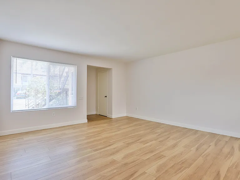 327 W Kelly Ave #B — Photo 10