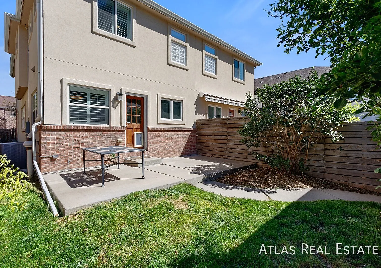 Spacious DU Townhome with Solar, Private Yard & 2-Car Garage Near Old South Pearl — Photo 3