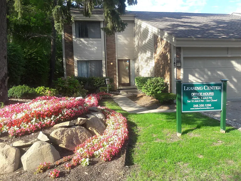 29900 Franklin Rd — Photo 2