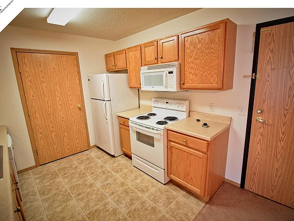 2nd image of 3225 S Sycamore Ave #202