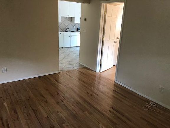 3rd image of 27 Bayberry Dr