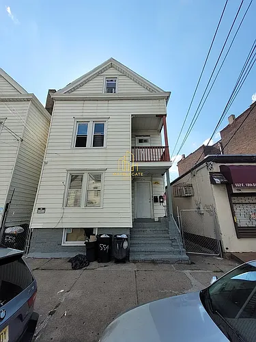 556 E 18th St #11 Photo 1