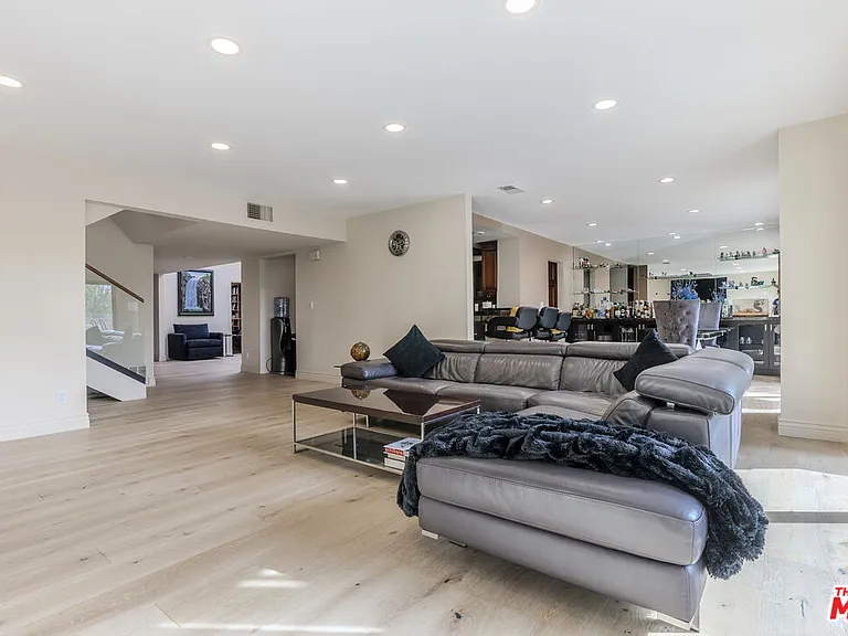 2637 Angelo Dr — Photo 29