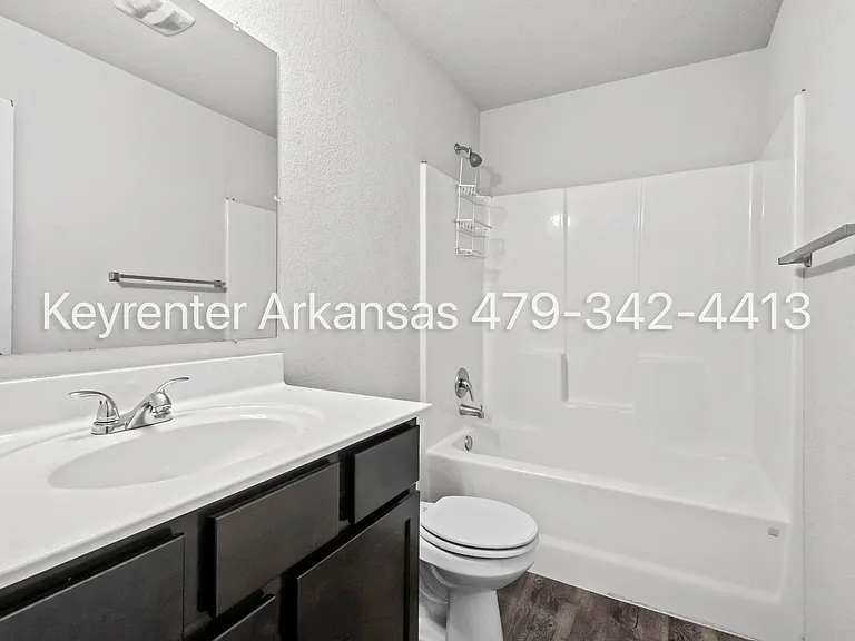 1600 Edinburgh Dr — Photo 19