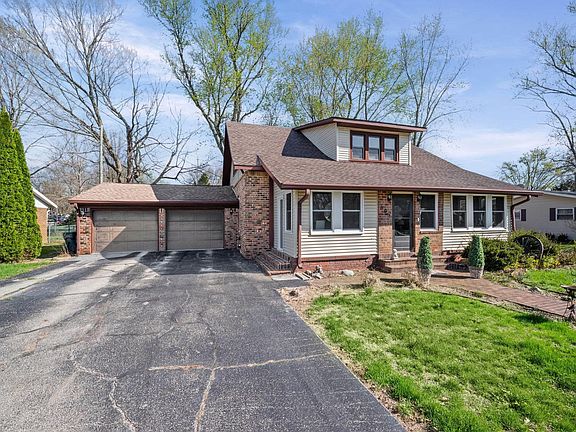 2nd image of 602 Valley Dr
