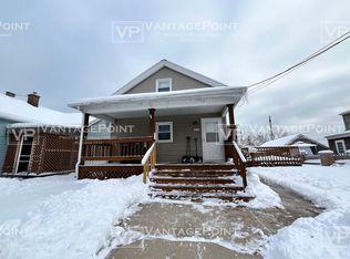 1231 S 7th St, Manitowoc, WI 54220