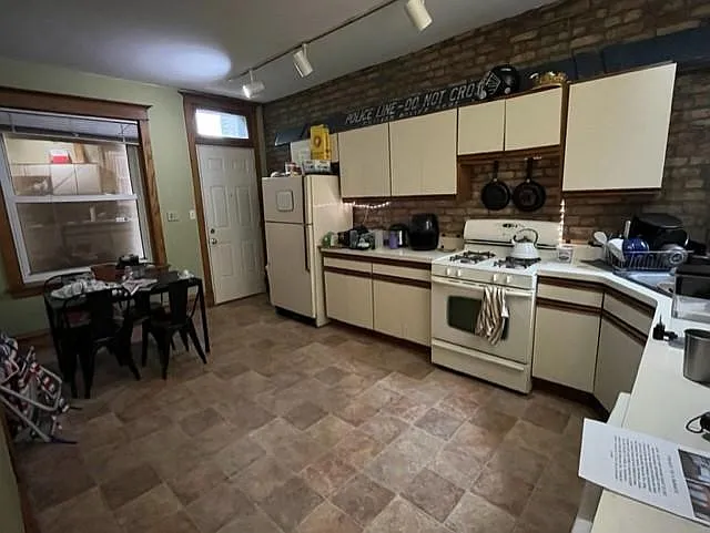 3511 N Sheffield Ave #2 — Photo 8