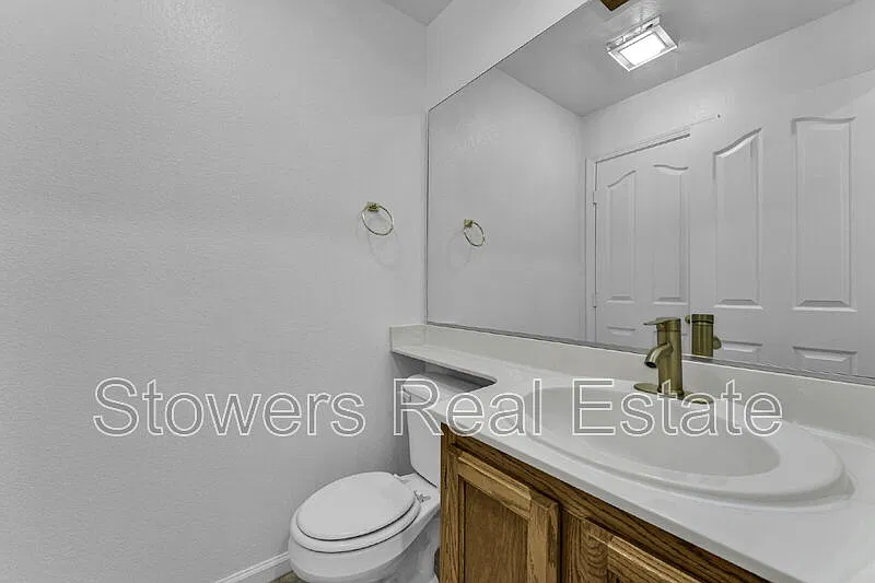 3 bed, 2.5 bath, 1598 sqft, $3,795 — Photo 4