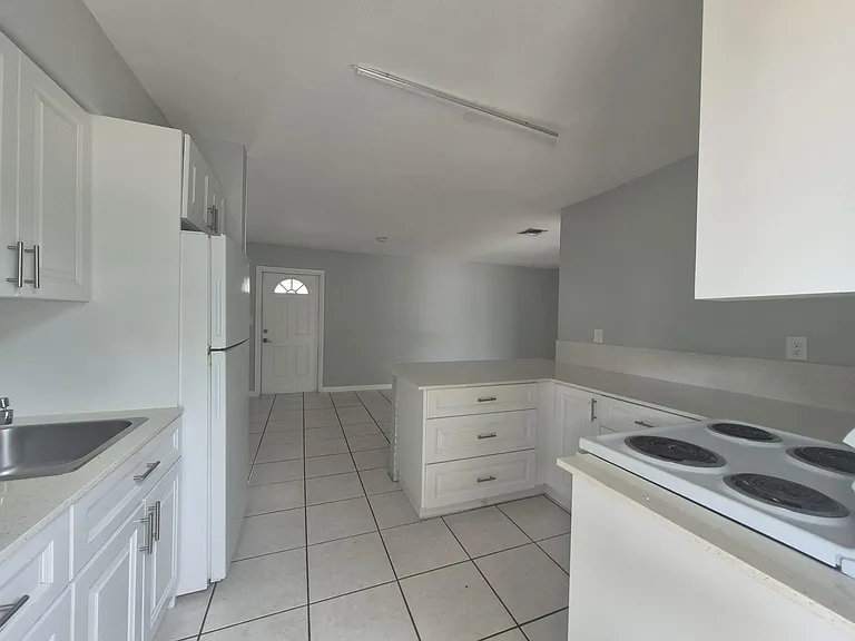 7221 Venetian St #4 — Photo 4