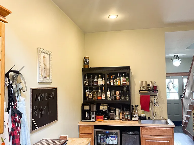 432 E East St — Photo 47