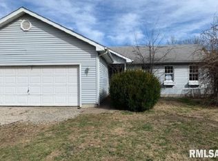 18770 E Weber Rd, Mount Vernon, IL 62864