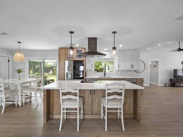 10 SE Splitrail Circle, Jupiter, FL 33469