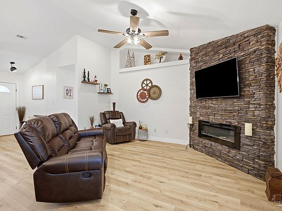 4th image of 7953 Lola Cir