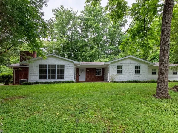 5010 Whitewood Ln, Winston Salem, NC 27104