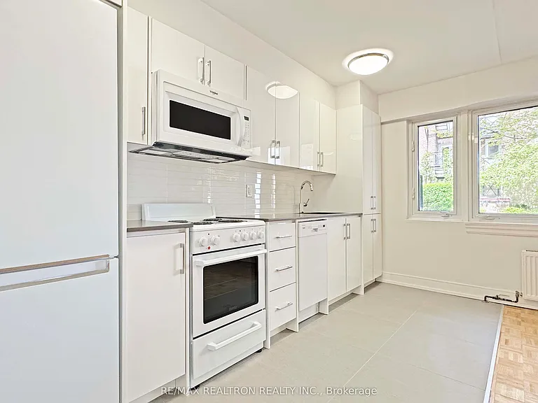 95 Lawton Blvd #B3 — Photo 4