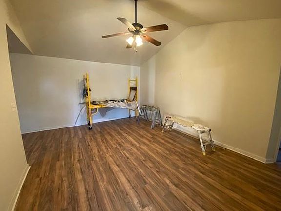 3rd image of 2905 Earl Dr