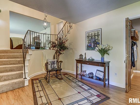2nd image of 523 Flaggland Dr