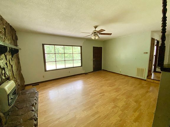 3rd image of 2253 E Highway 30