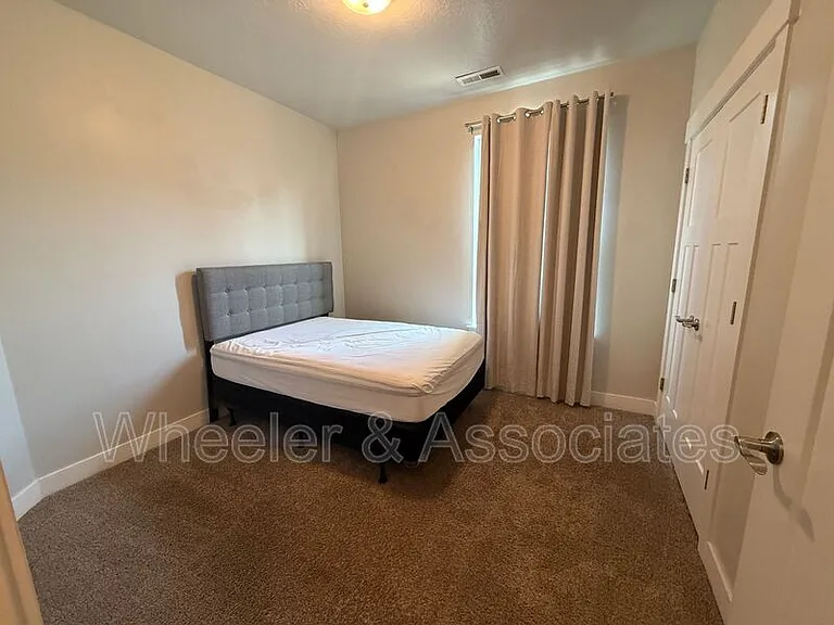 47 W Silver Springs Dr — Photo 8