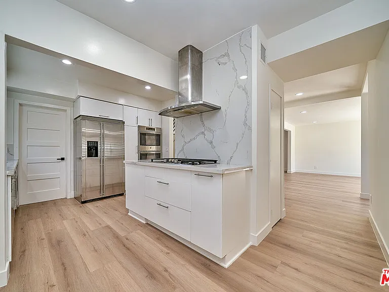 347 S Highland Ave — Photo 14