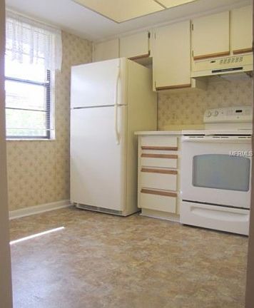 3rd image of 594 Lake Carolyn Cir