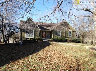 418 NE Keystone Dr, Lees Summit, MO 64086