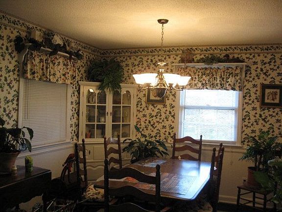 5th image of 300 Whitehall Dr
