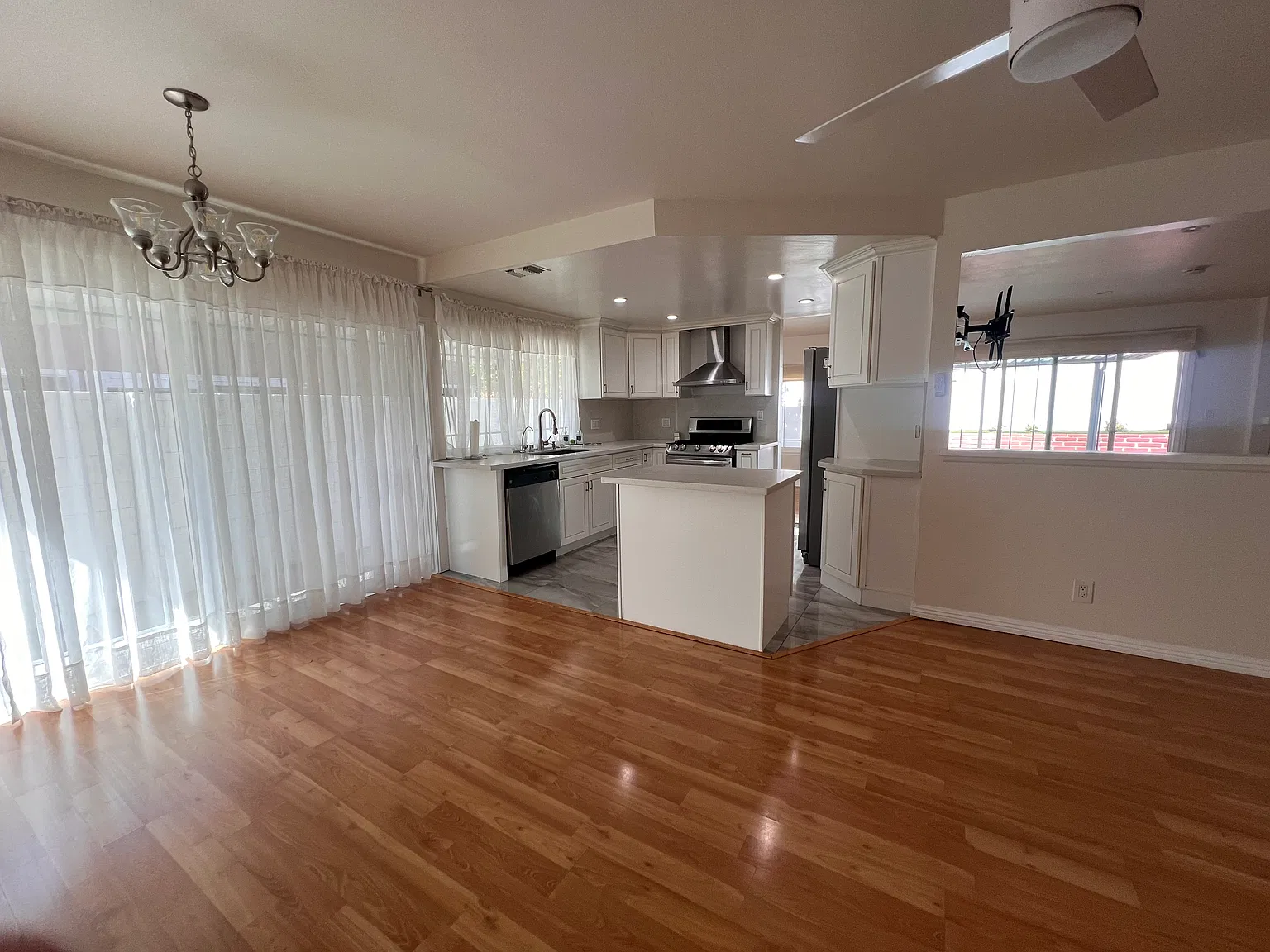 3 bed, 1450 sqft, $3,500 — Photo 4