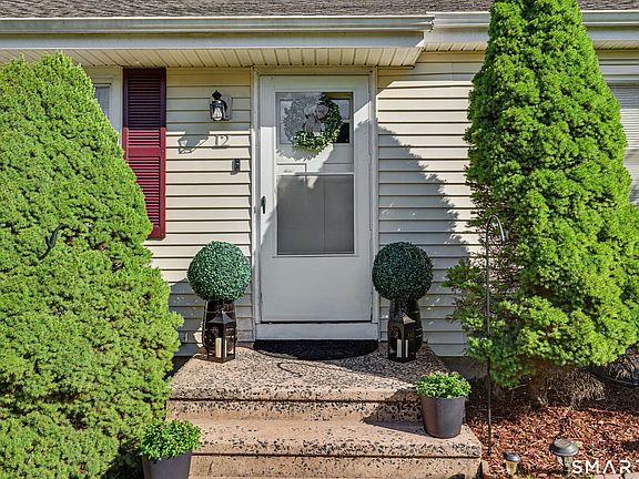 3rd image of 12 Hillview Avenue