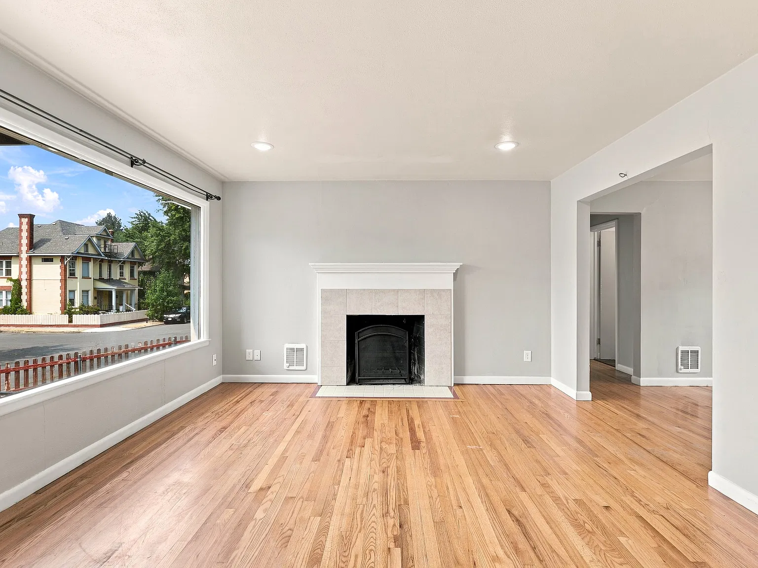 4 bed, 1734 sqft, $2,400 — Photo 2