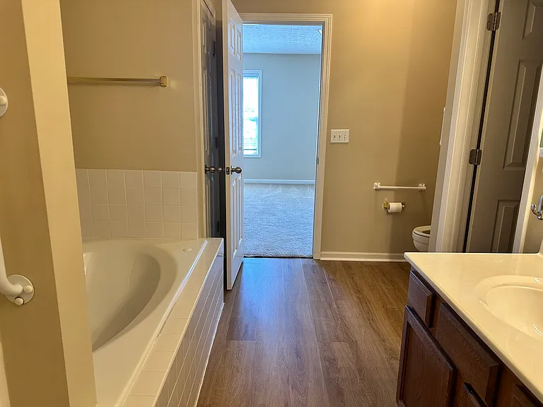 3944 Winthrop Dr — Photo 16