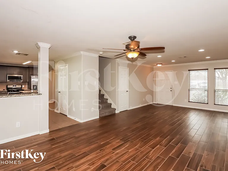 5631 Cinnamon Lake Dr — Photo 3
