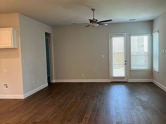 3rd image of 2815 Woodland Ct