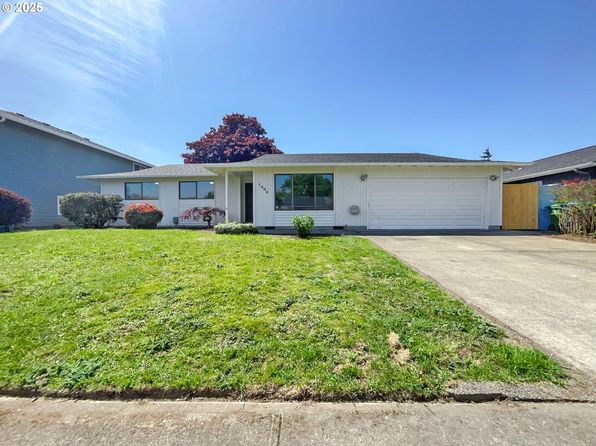 1464 Greenview Dr, Woodburn, OR 97071