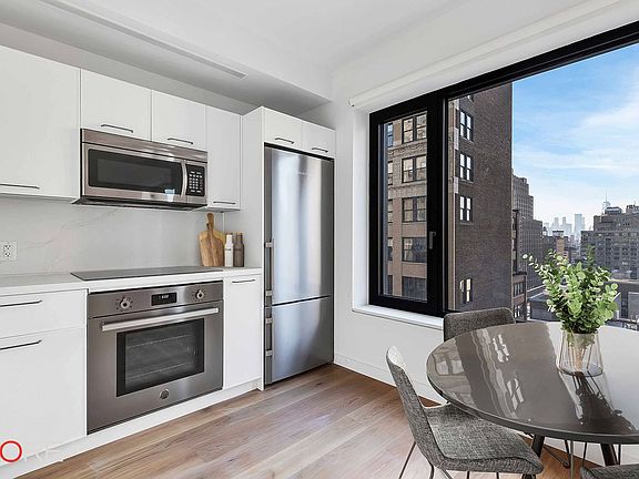 4th image of 211 W 29th St APT 18A